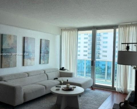 7501 E Treasure Dr 5J photo 4