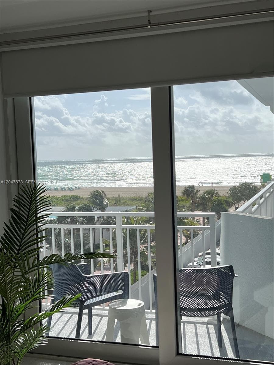 345 Ocean Dr 525 photo 2