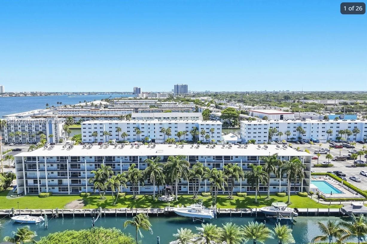 109 Paradise Harbour Blvd 406 photo 1