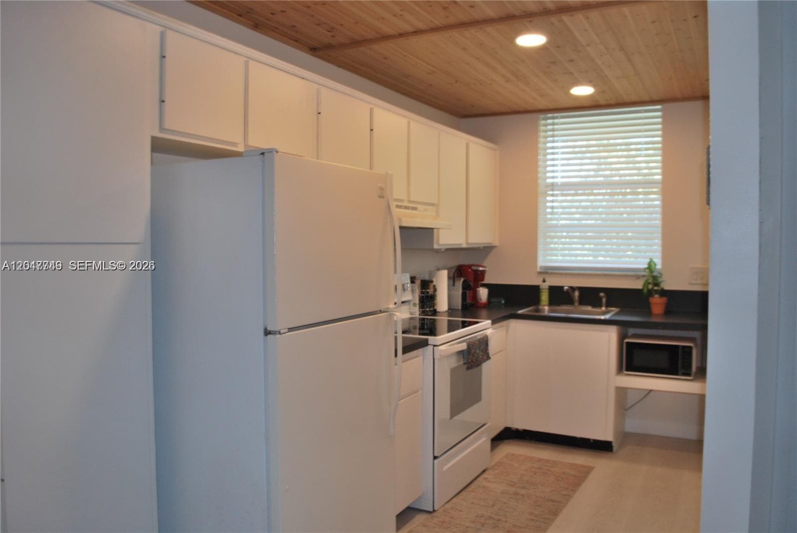 109 Paradise Harbour Blvd 406 photo 5