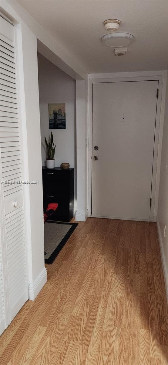 2000 NE 135th St 806 photo 10
