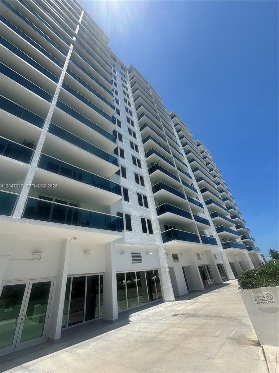 2301 Collins Ave 833 photo 23