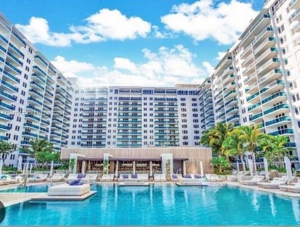 2301 Collins Ave 833 photo 2
