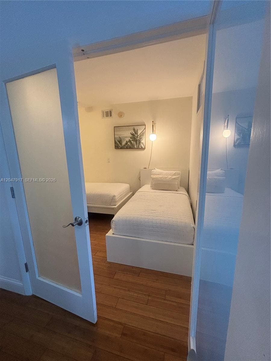 2301 Collins Ave 833 photo 13