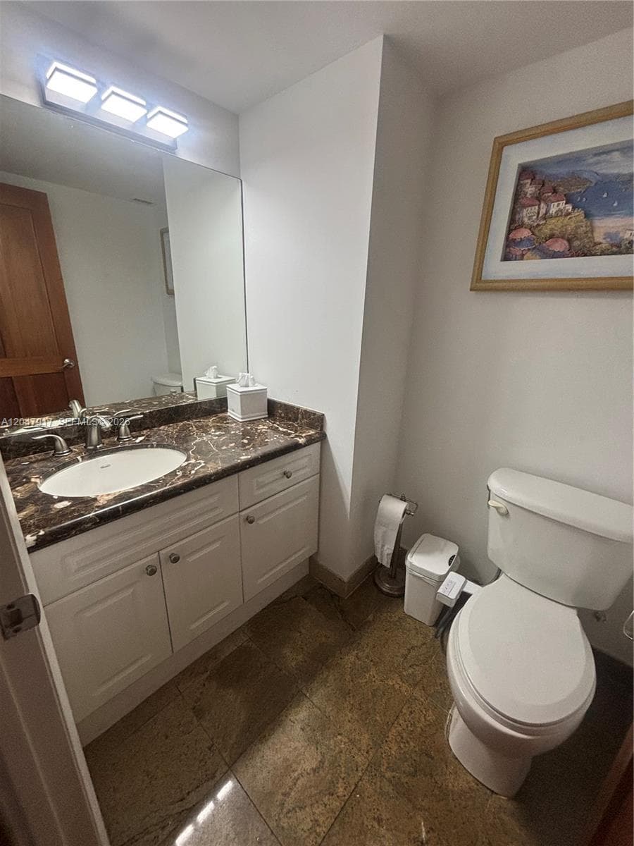 2301 Collins Ave 833 photo 17