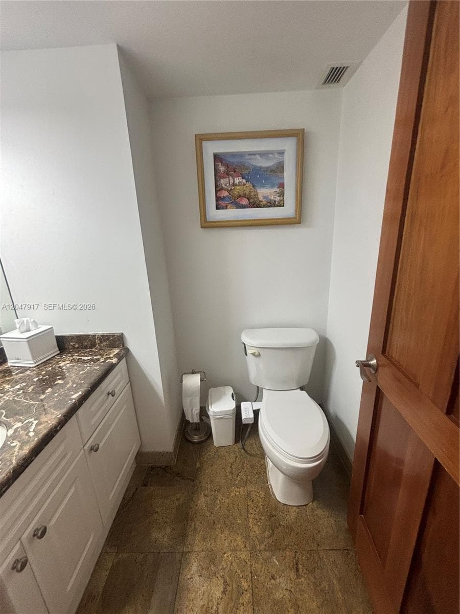 2301 Collins Ave 833 photo 18