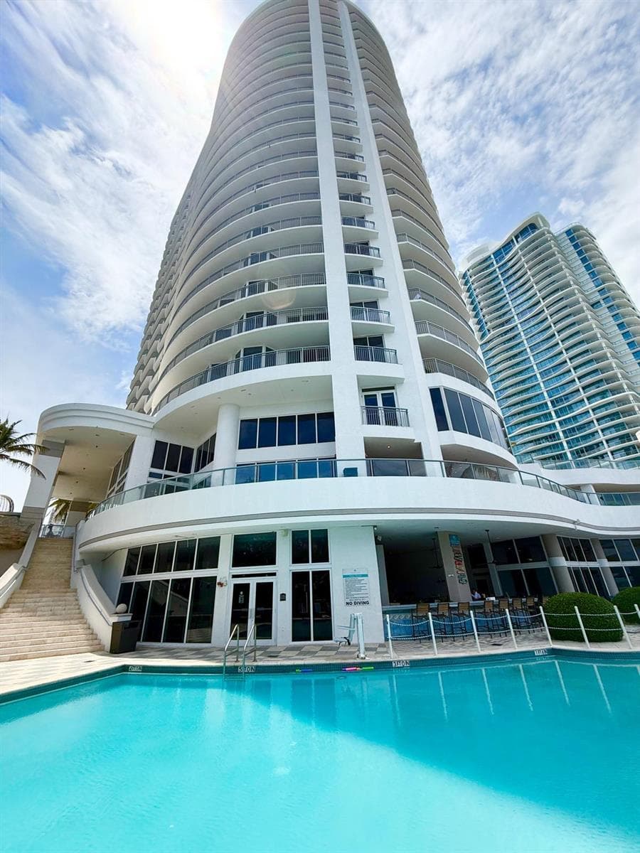 17375 Collins Avenue 1104 photo 2