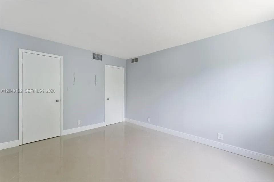 1400 NE 54th St 102 photo 16