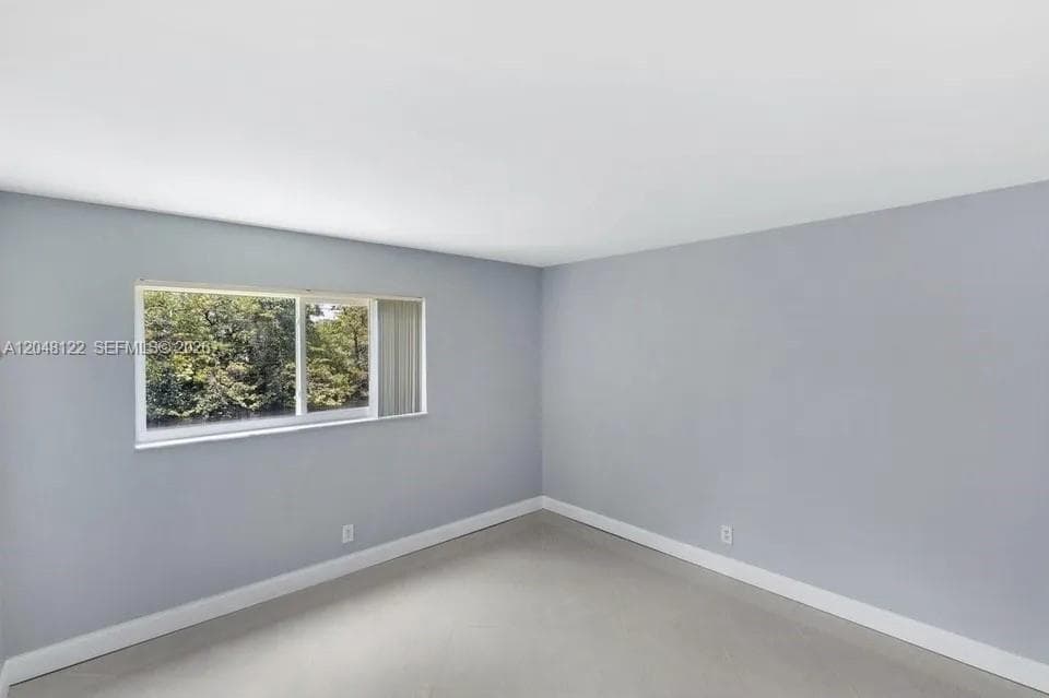 1400 NE 54th St 102 photo 10