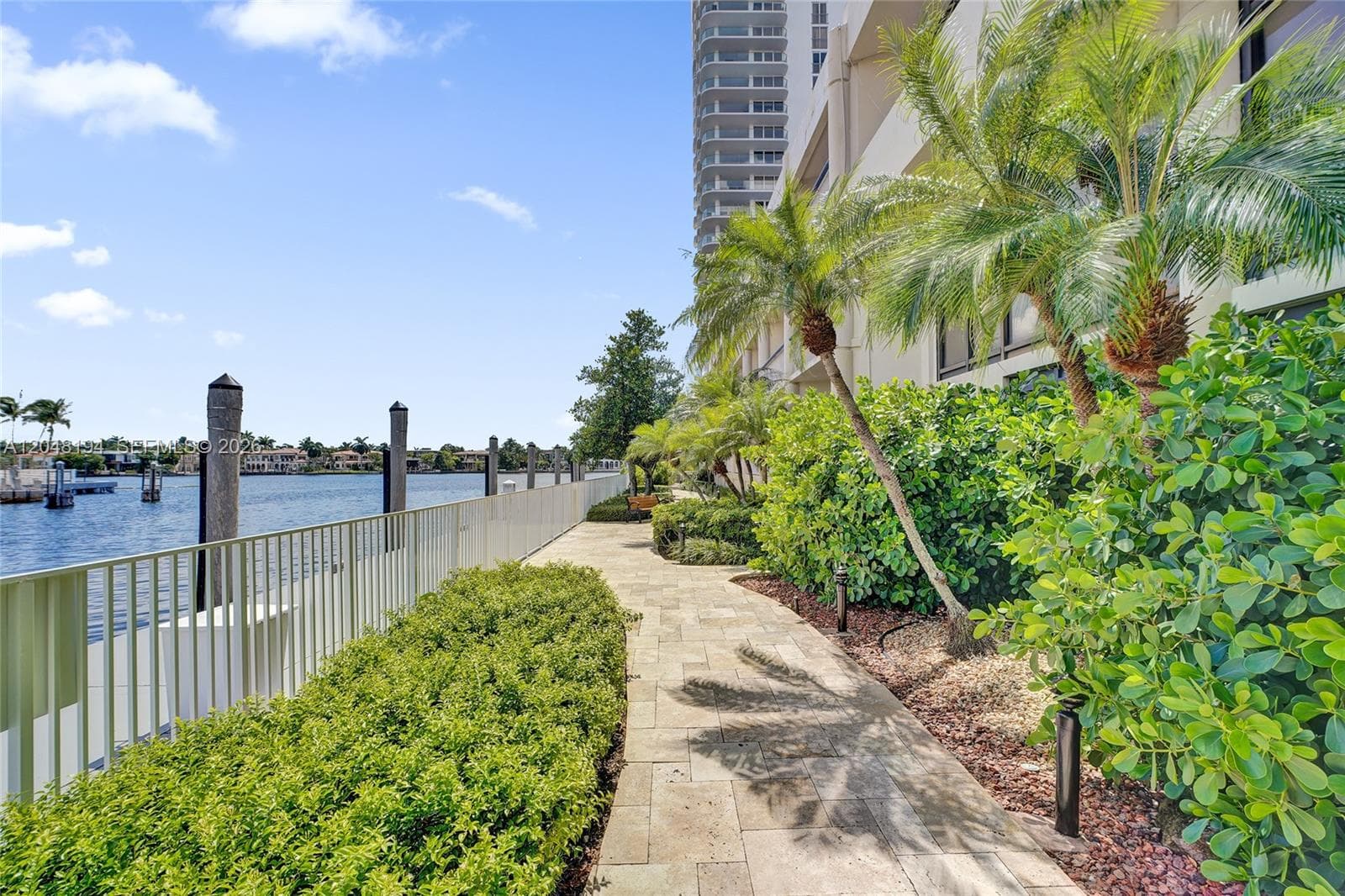 19707 Turnberry Way 16C photo 10
