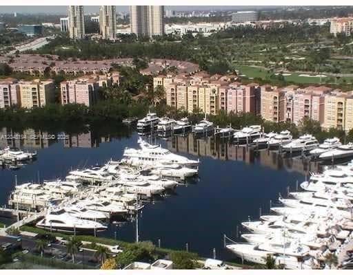 19707 Turnberry Way 16C photo 4