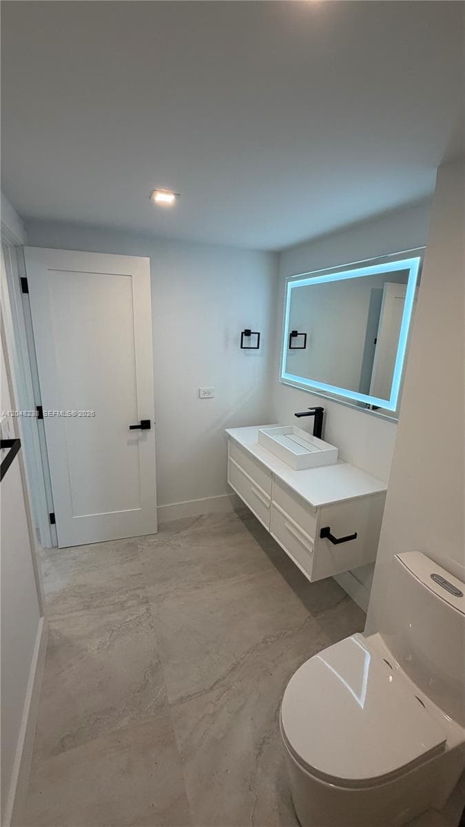 1800 NE 114th 604 photo 12
