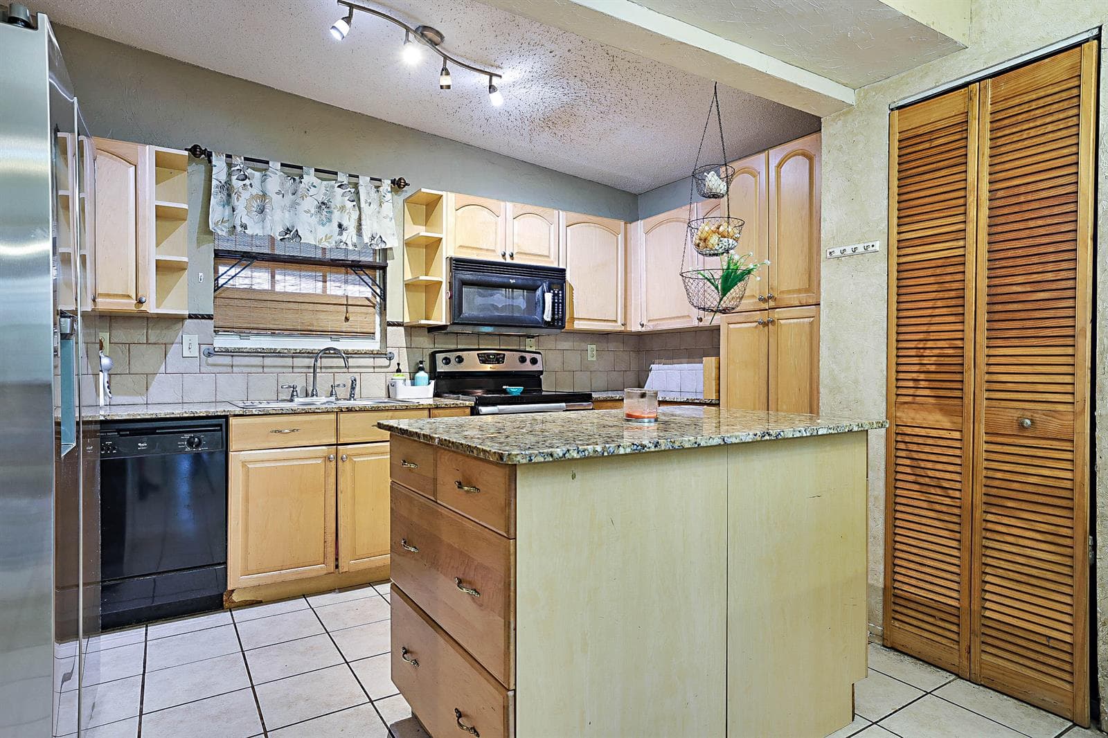 764 Camellia Drive photo 13