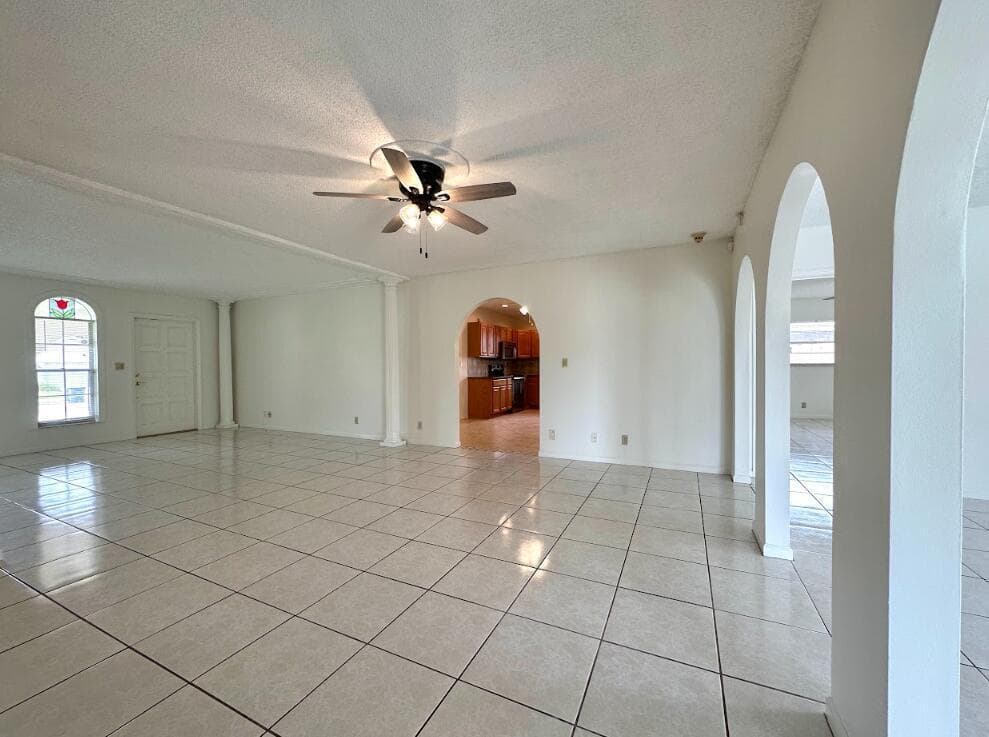 1292 Essex Drive photo 4