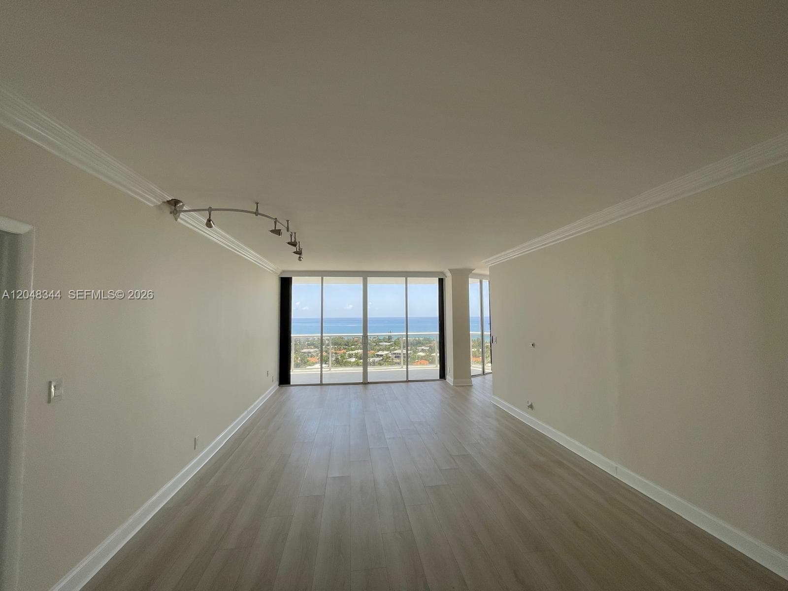 20281 E Country Club Dr 2104 photo 6