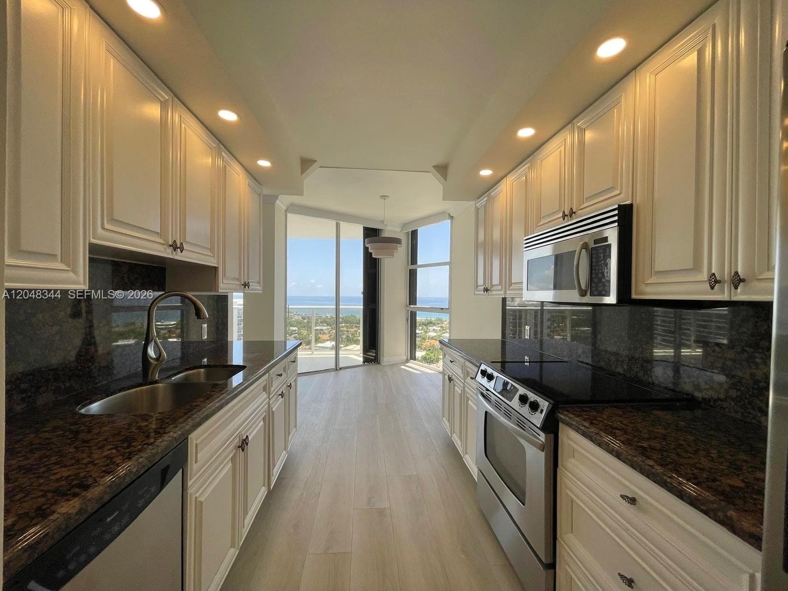 20281 E Country Club Dr 2104 photo 9