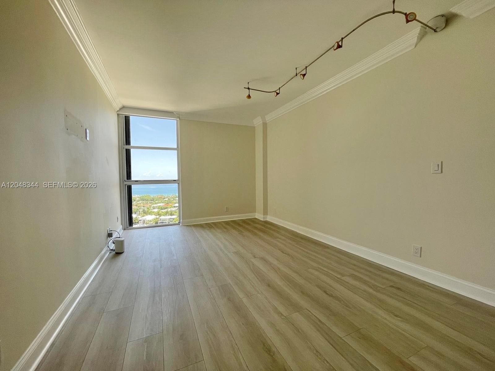 20281 E Country Club Dr 2104 photo 24