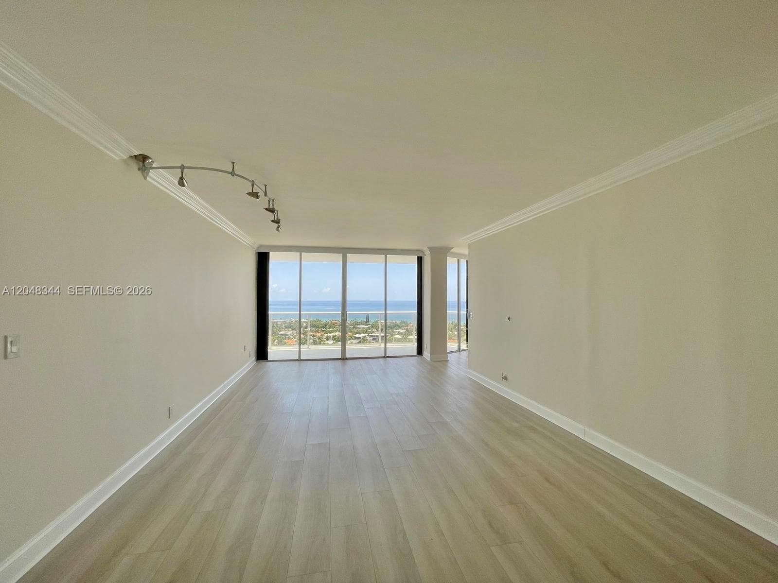 20281 E Country Club Dr 2104 photo 18