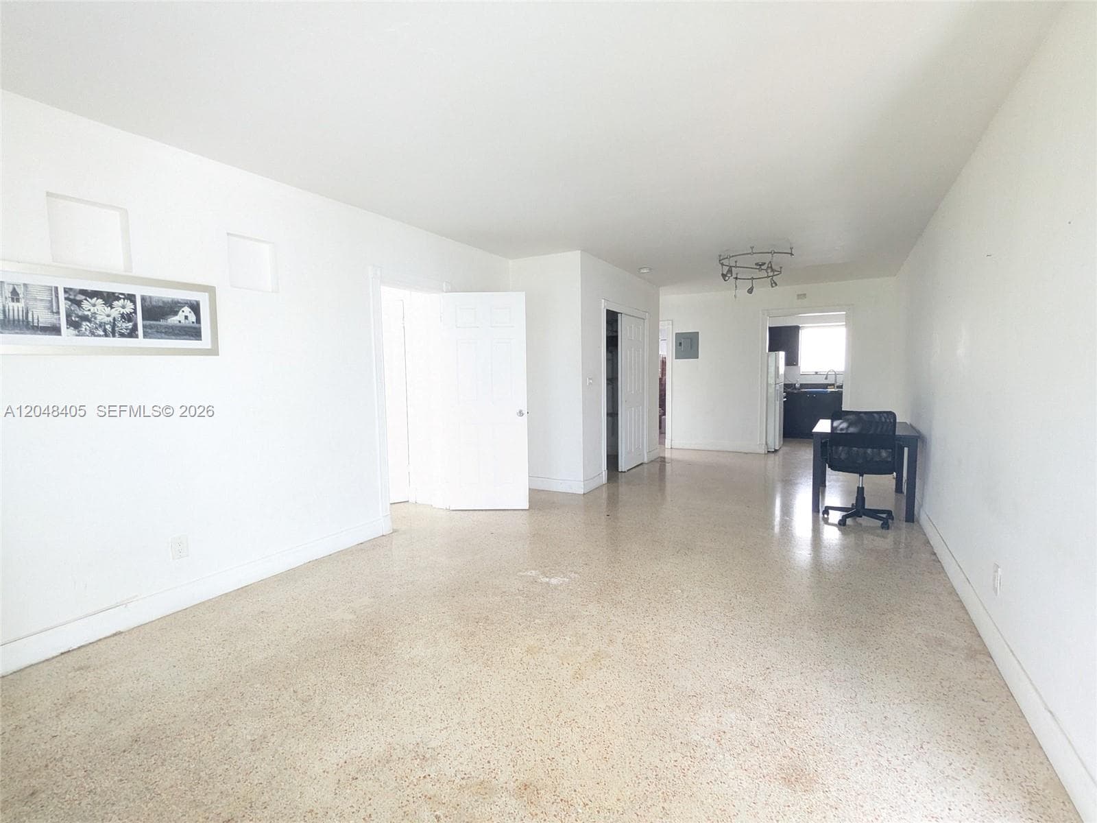7805 Crespi Blvd 1 photo 2