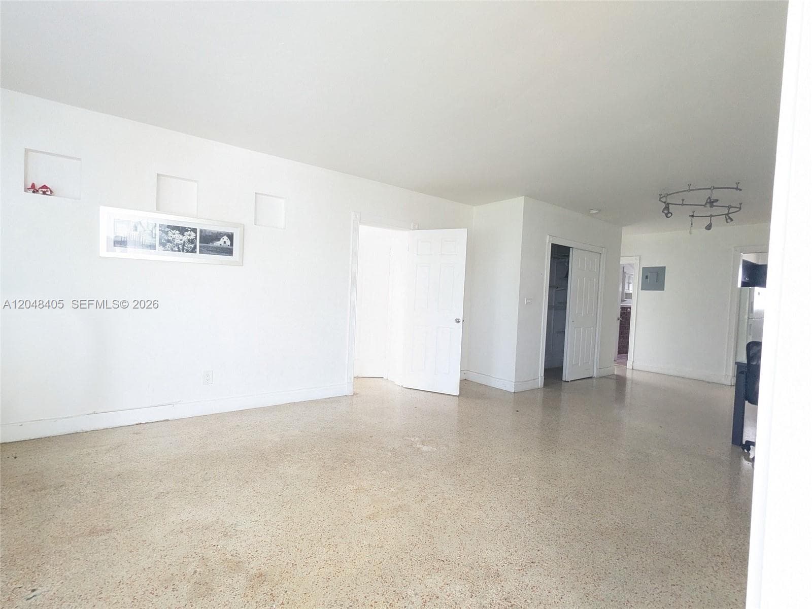 7805 Crespi Blvd 1 photo 3