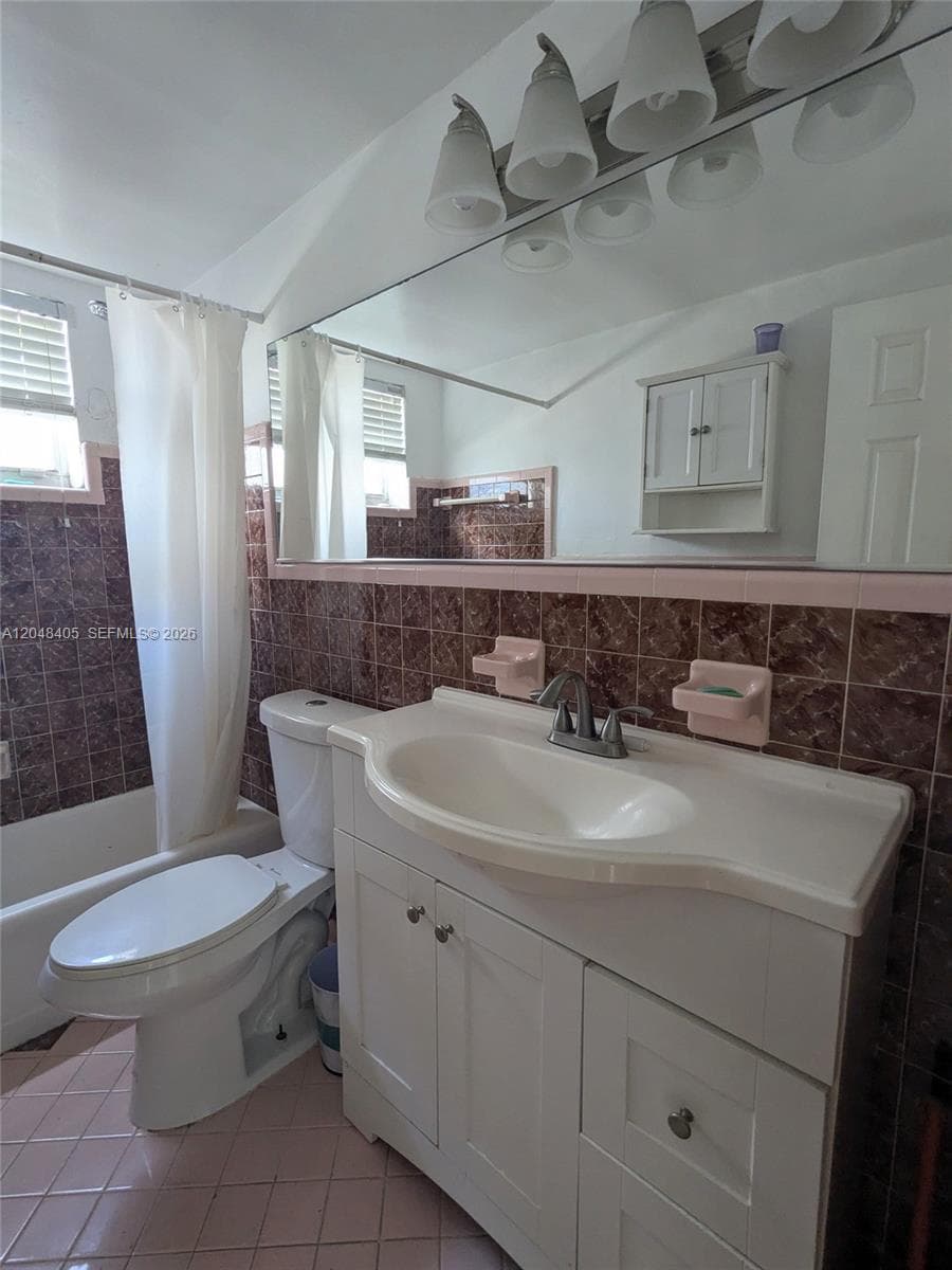7805 Crespi Blvd 1 photo 9