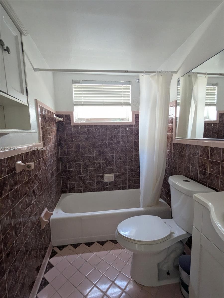 7805 Crespi Blvd 1 photo 10