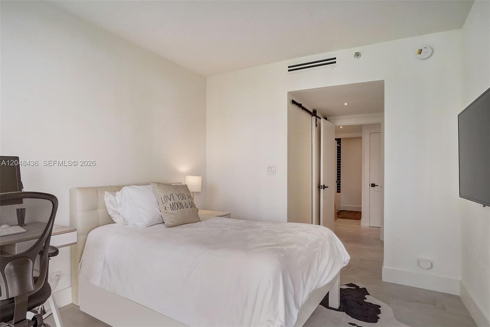 20191 E Country Club Dr 802 photo 17