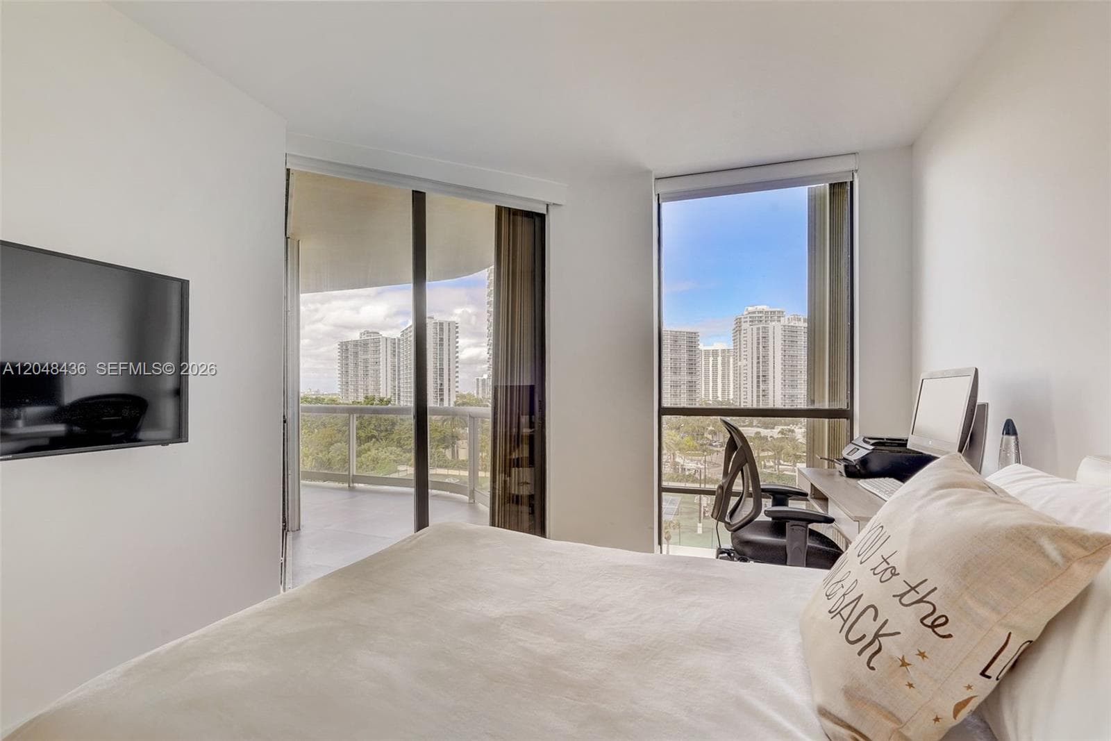 20191 E Country Club Dr 802 photo 16