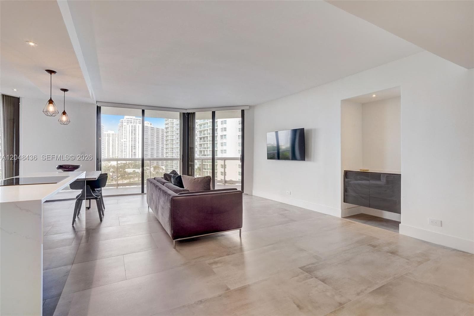 20191 E Country Club Dr 802 photo 1