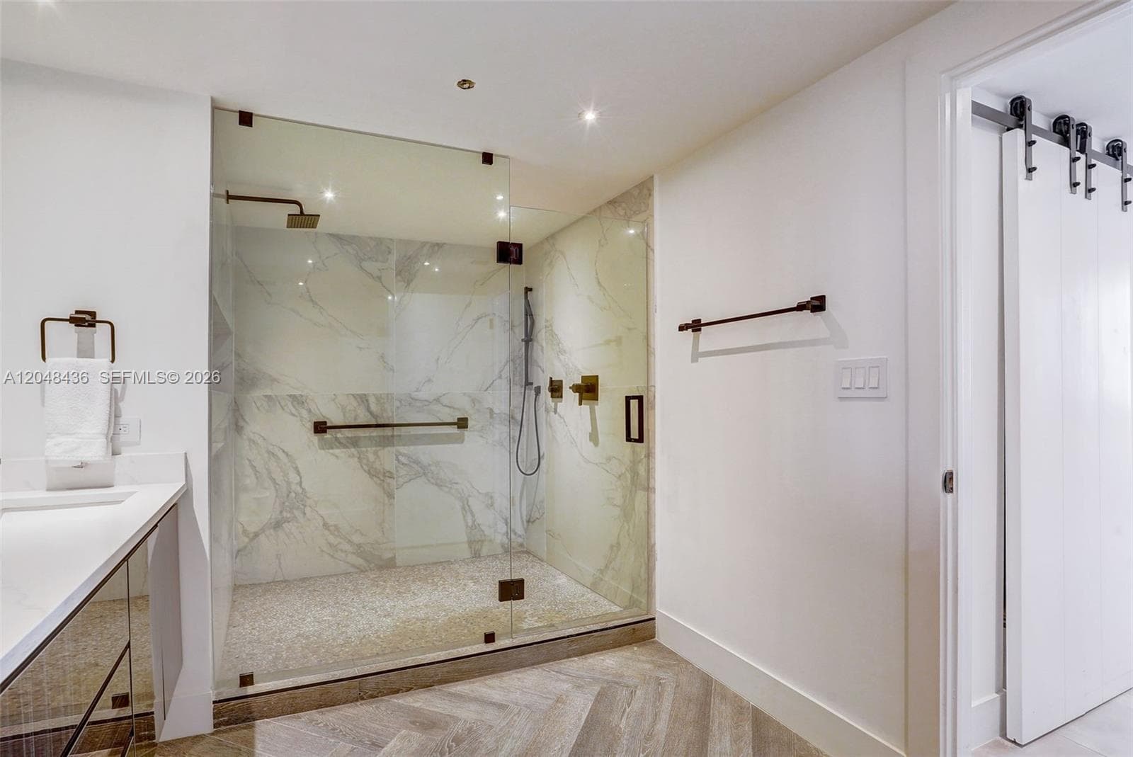 20191 E Country Club Dr 802 photo 20