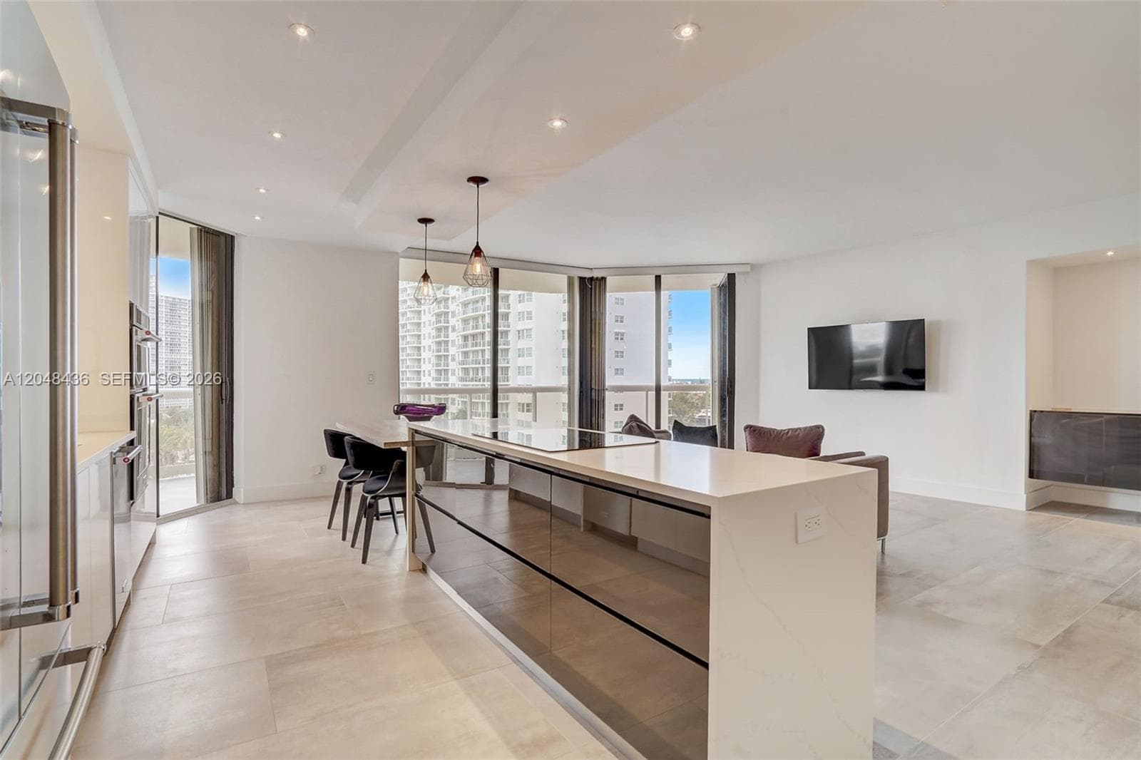 20191 E Country Club Dr 802 photo 10