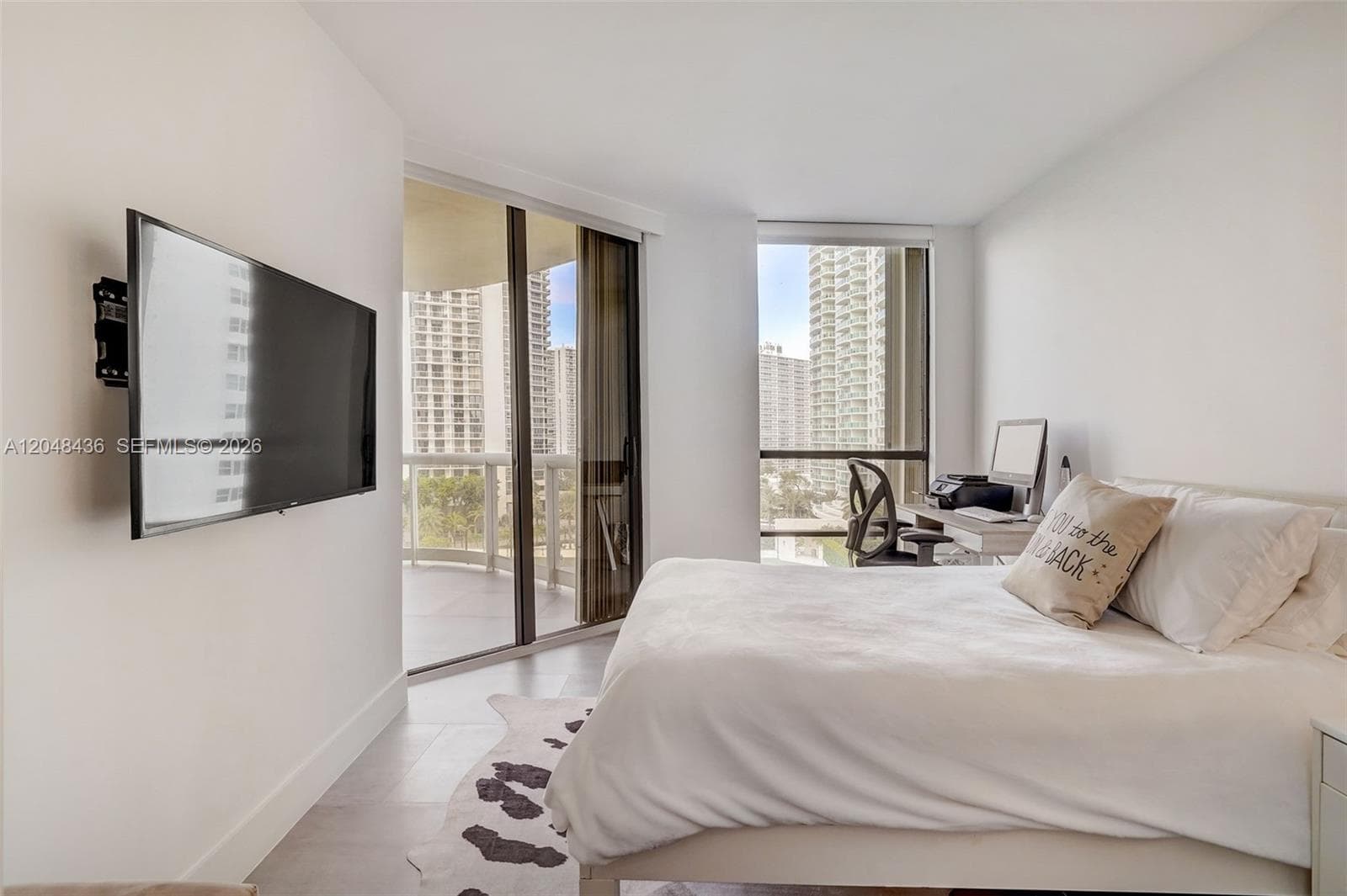 20191 E Country Club Dr 802 photo 15