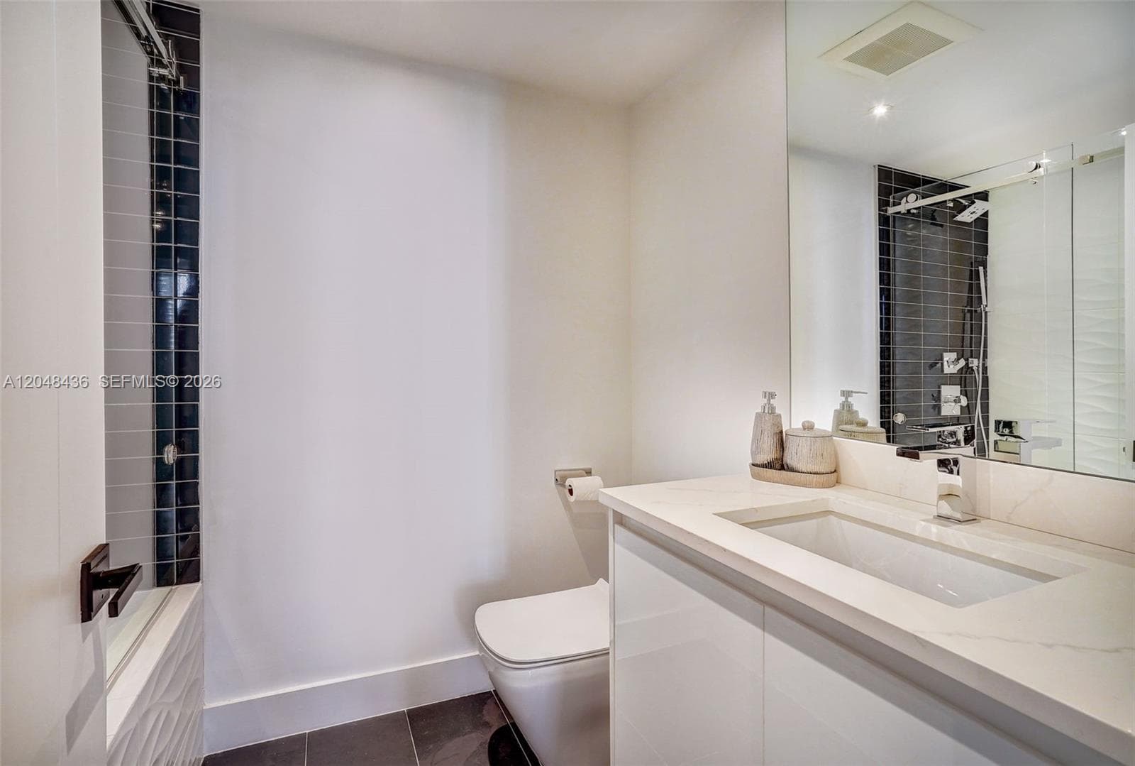 20191 E Country Club Dr 802 photo 11