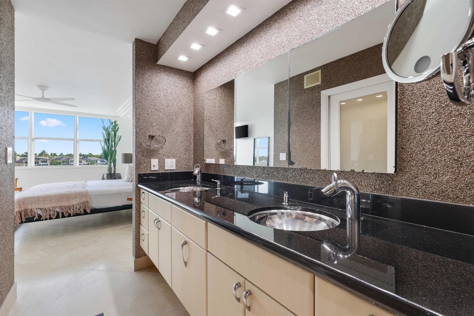 511 Bayshore Drive 401 photo 16