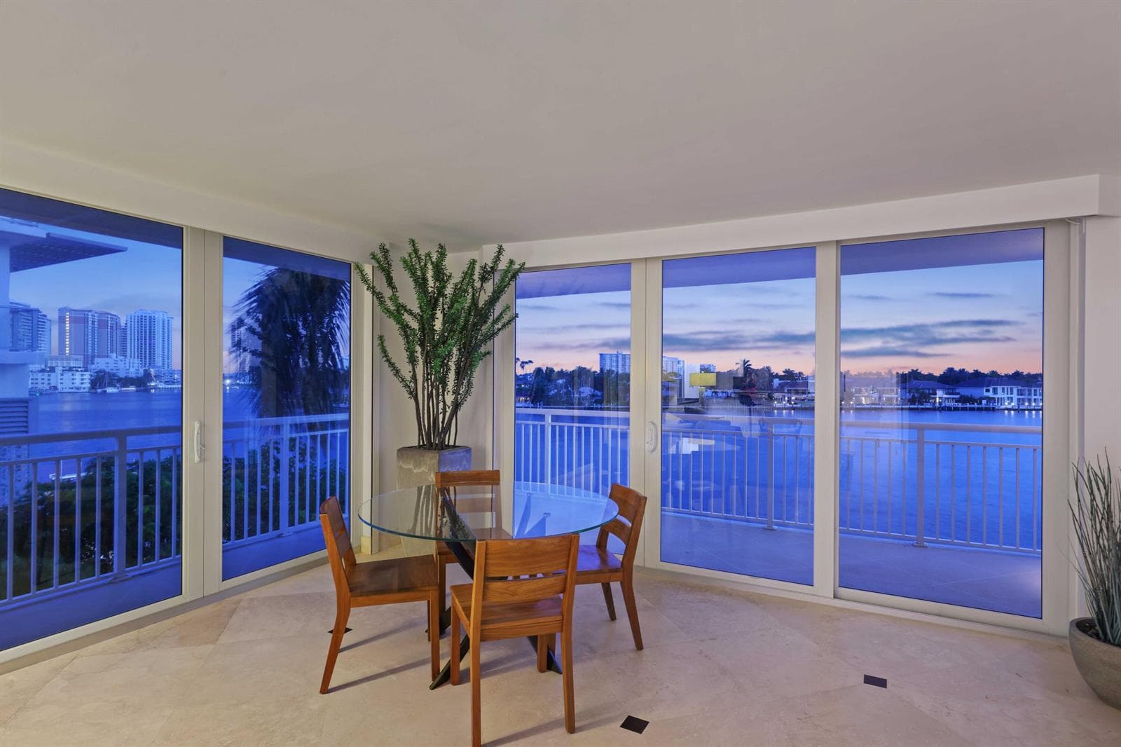 511 Bayshore Drive 401 photo 1