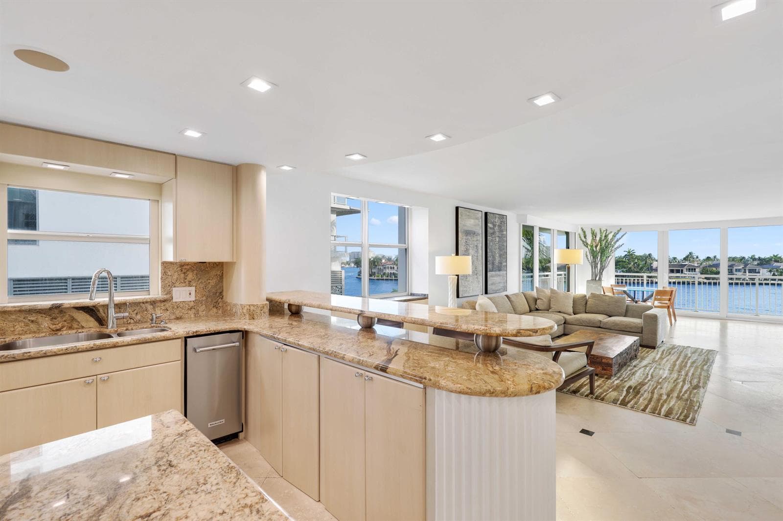 511 Bayshore Drive 401 photo 5