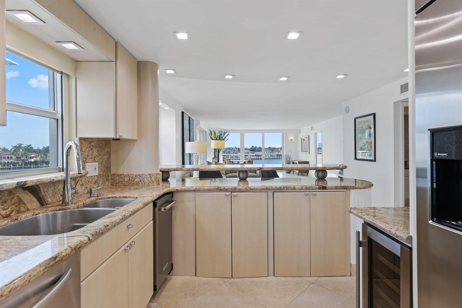 511 Bayshore Drive 401 photo 24