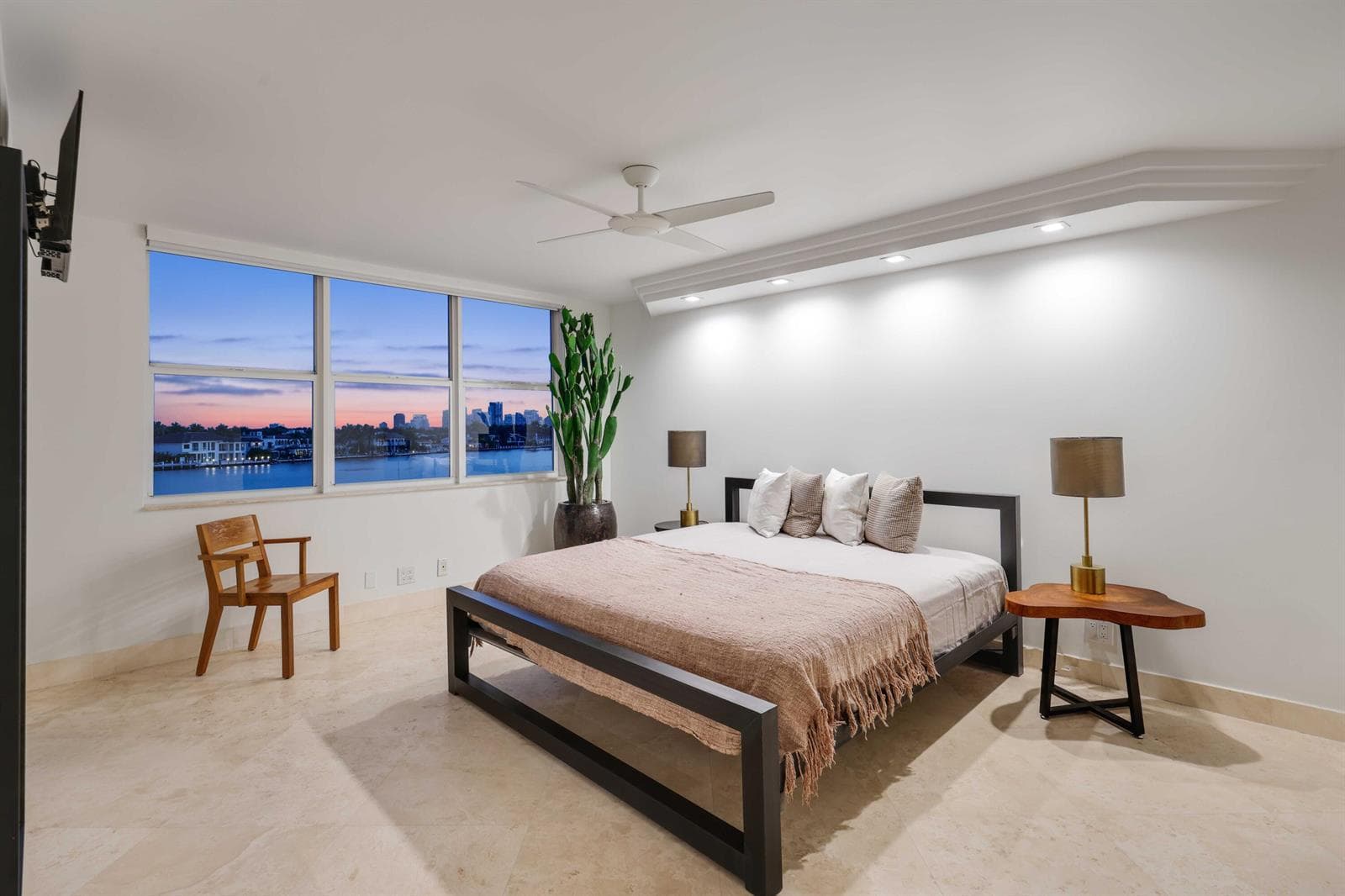 511 Bayshore Drive 401 photo 14