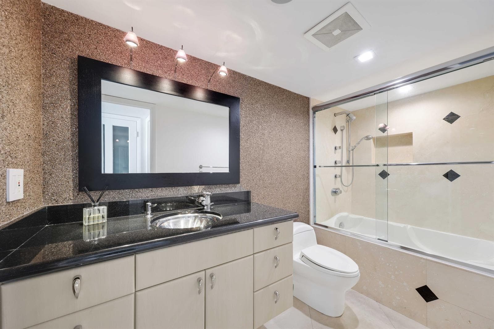 511 Bayshore Drive 401 photo 25