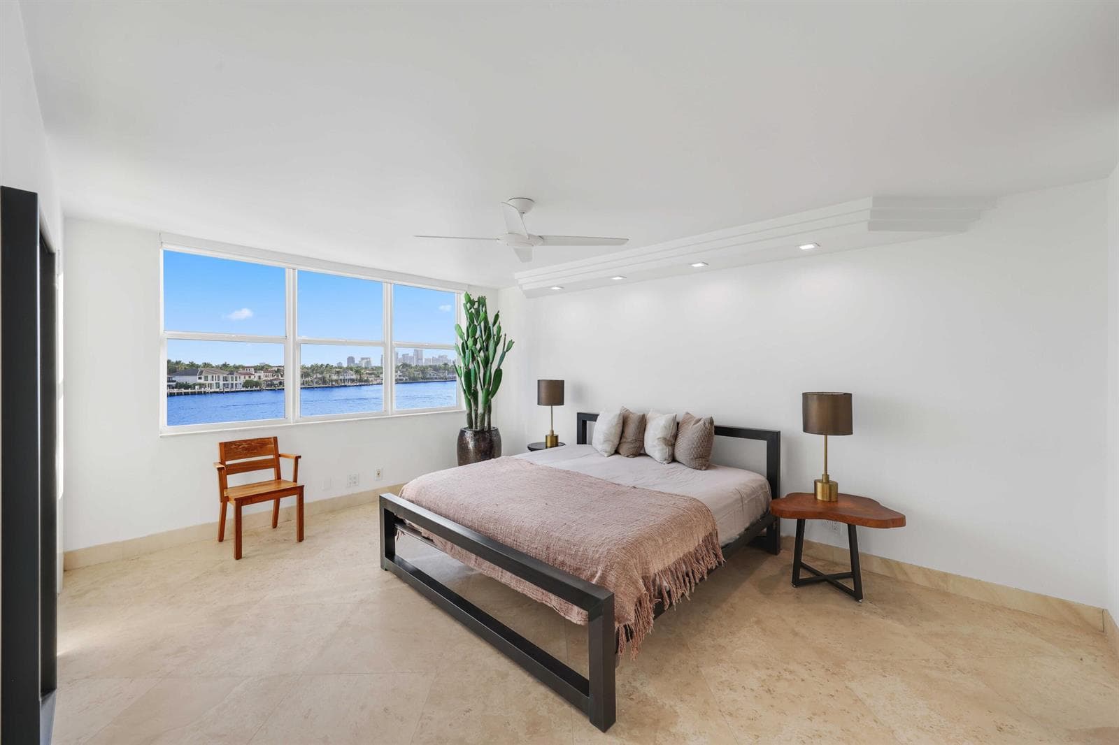 511 Bayshore Drive 401 photo 23