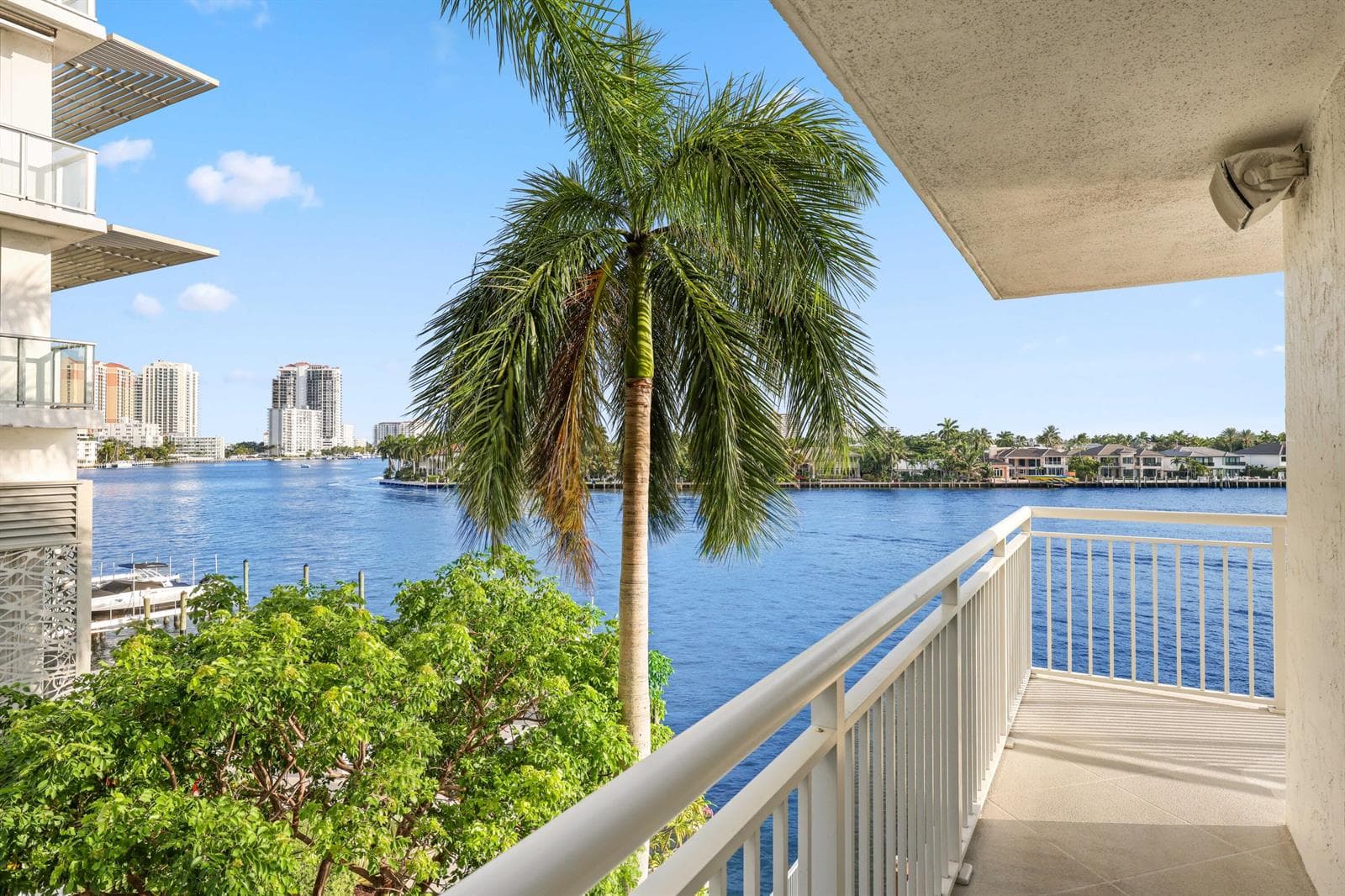 511 Bayshore Drive 401 photo 14
