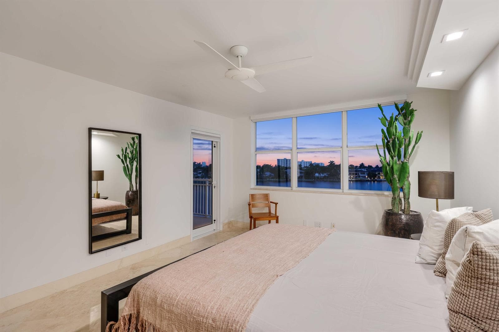 511 Bayshore Drive 401 photo 25