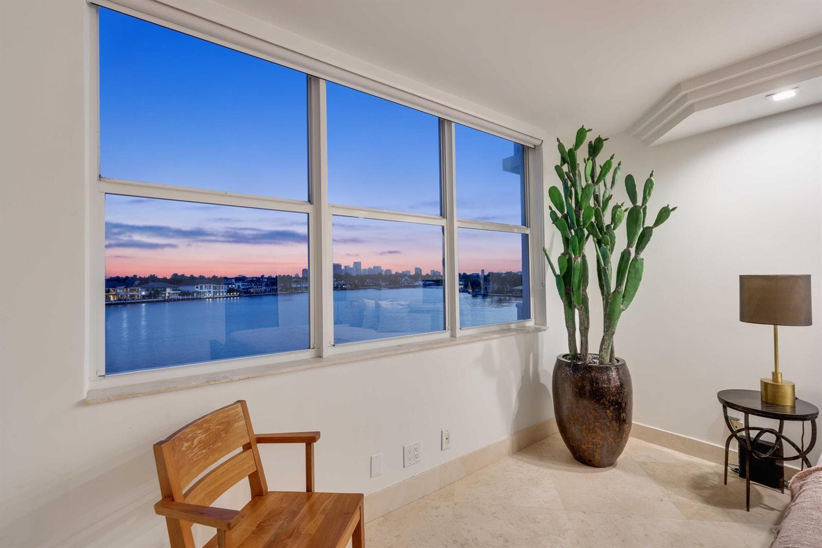 511 Bayshore Drive 401 photo 21