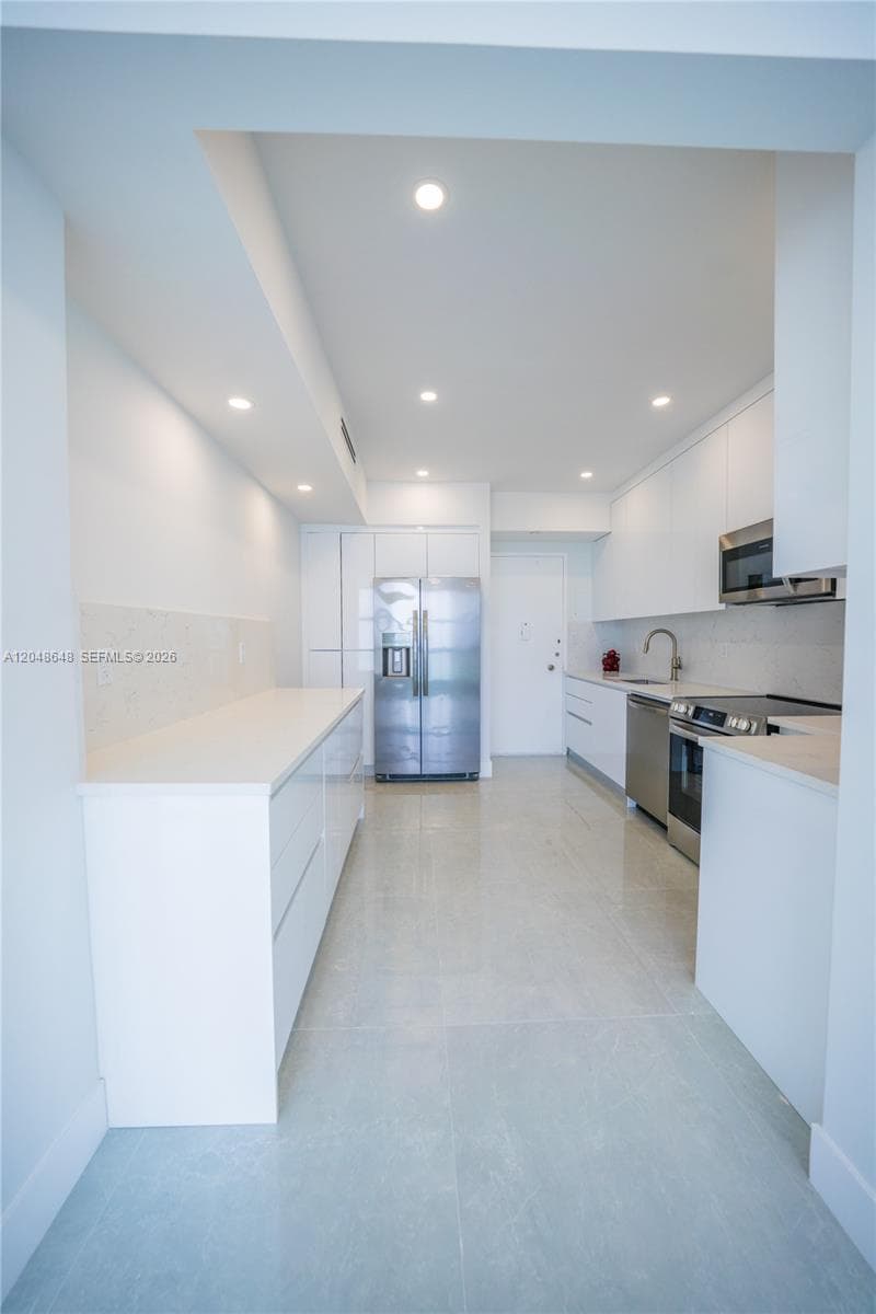 5055 Collins Ave 14H photo 20