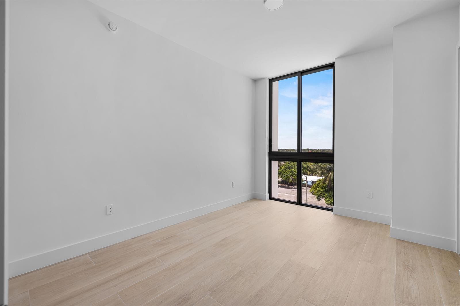 305 Briny Avenue 506 photo 24