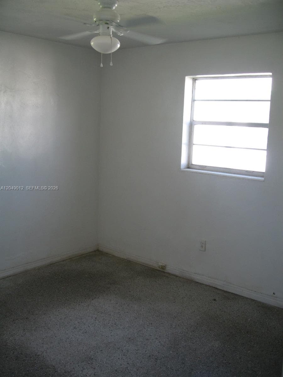 136 NW 14th Way . photo 5
