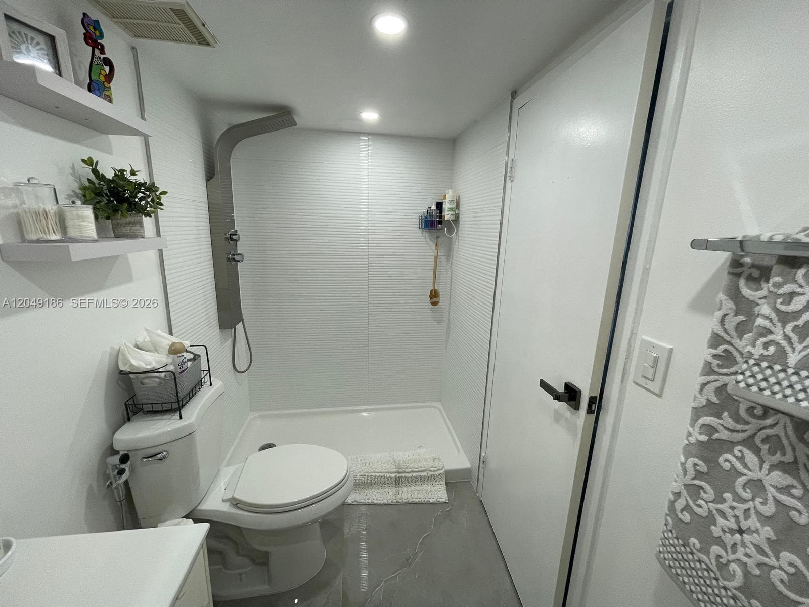 7601 E Treasure Dr 1017 photo 13
