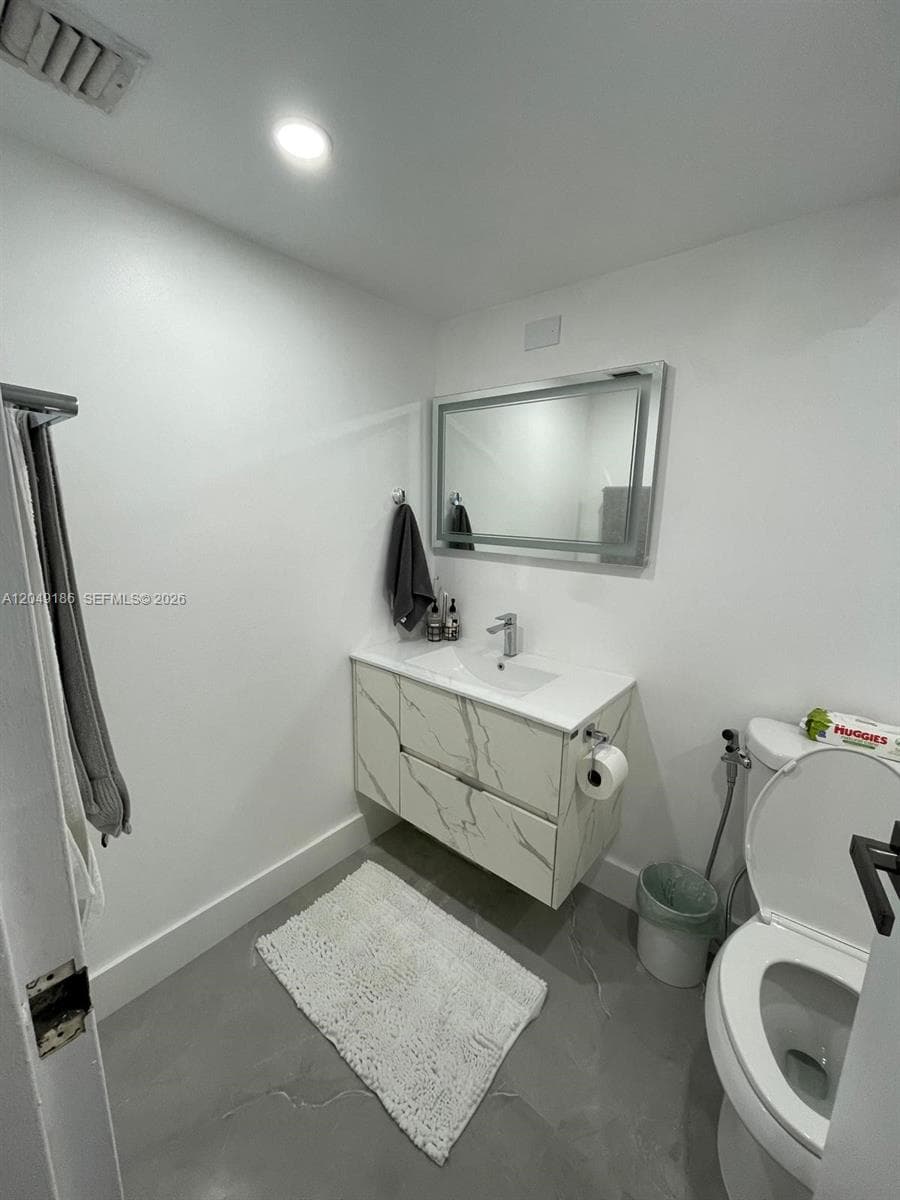 7601 E Treasure Dr 1017 photo 5
