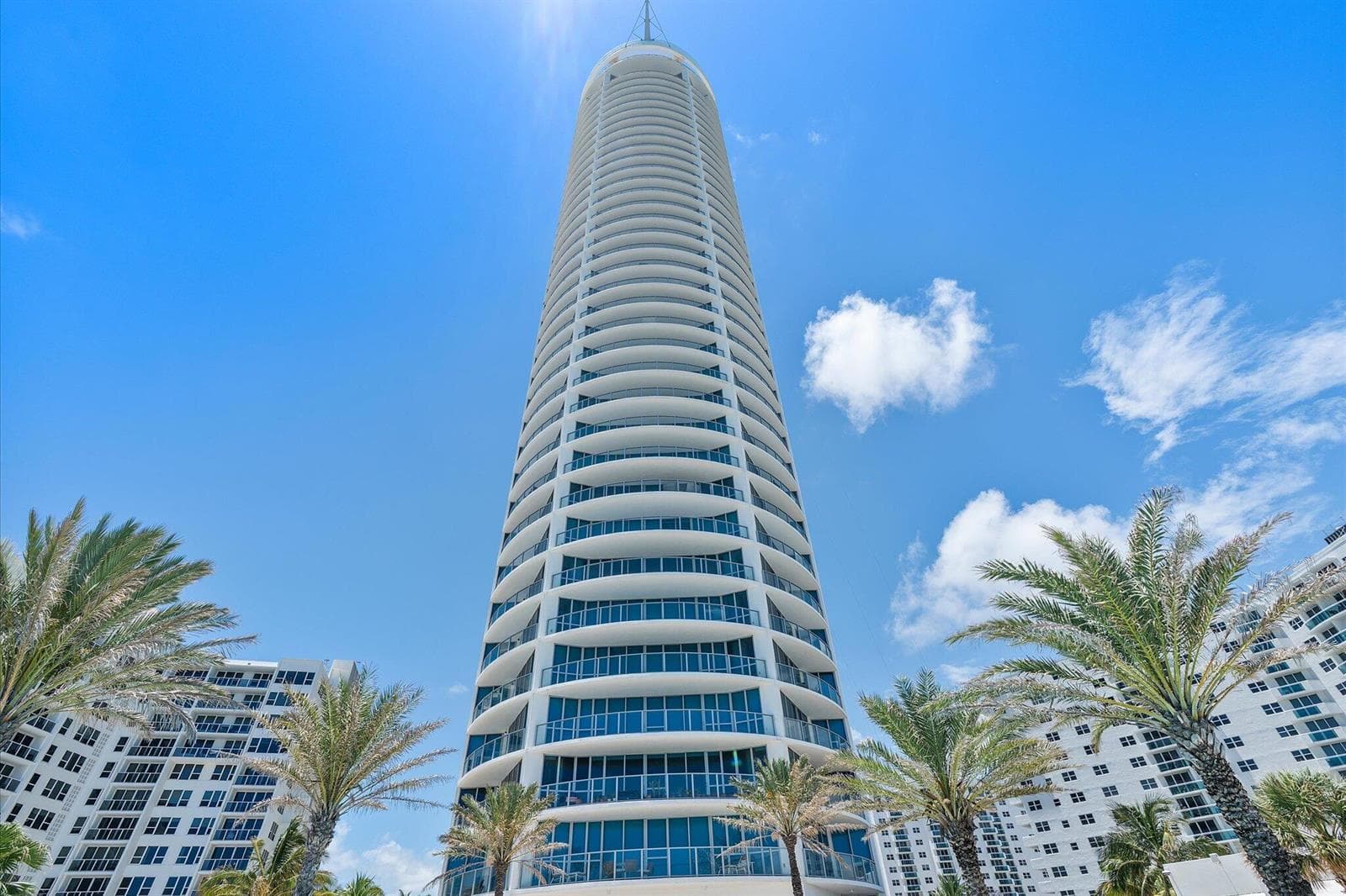 3101 S Ocean Drive 2707 photo 2