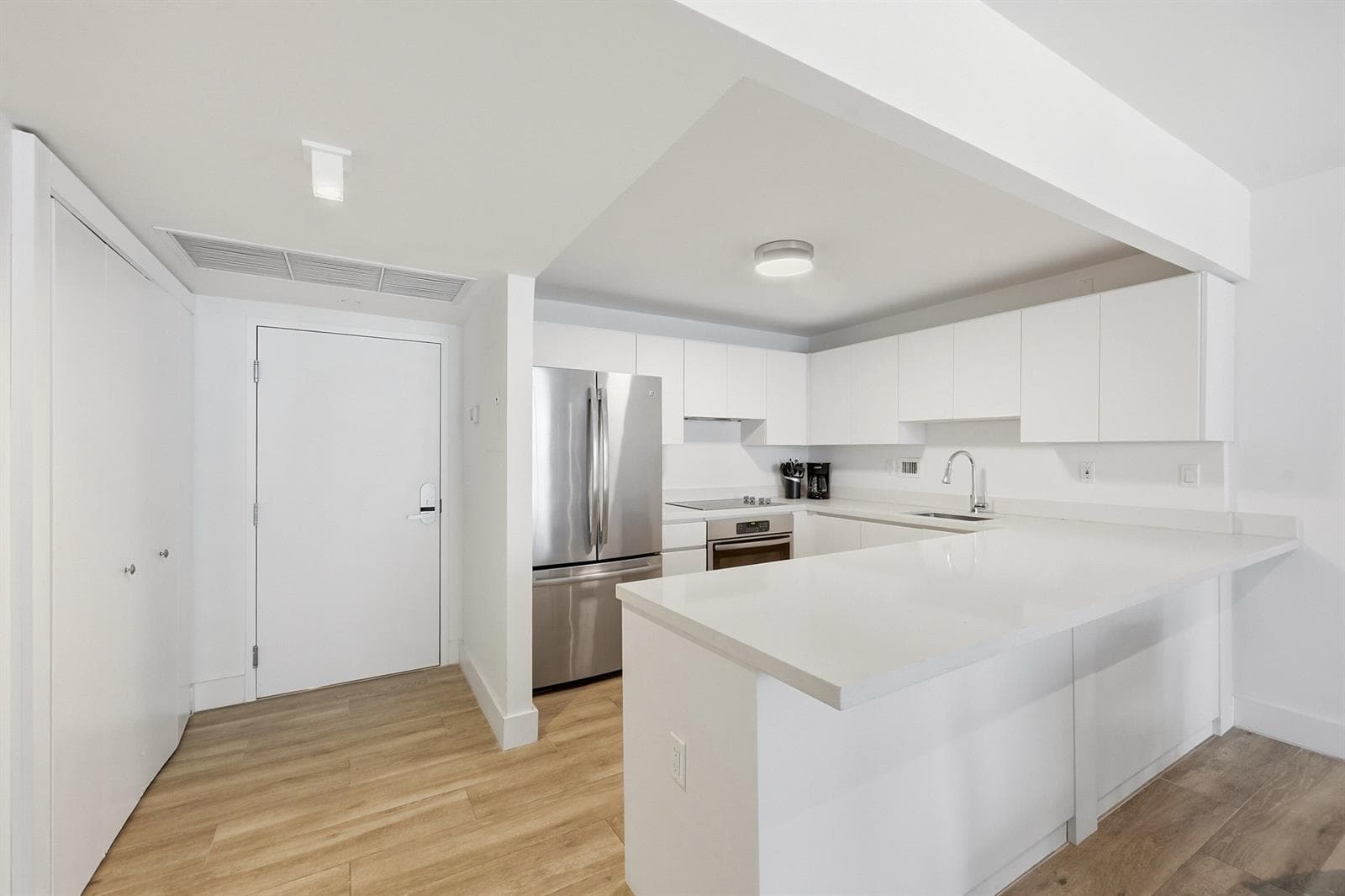 2301 Collins Avenue 1205 photo 9